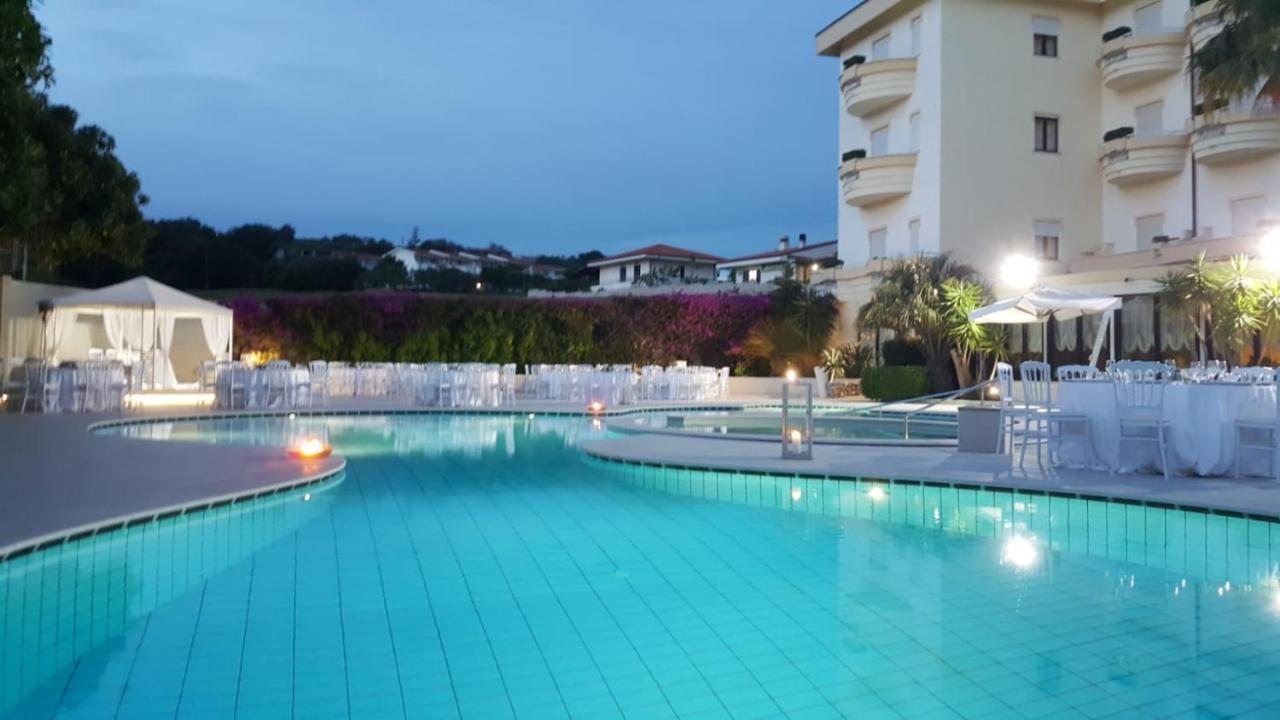 Sunshine Club Hotel Centro Benessere Ricadi Kültér fotó