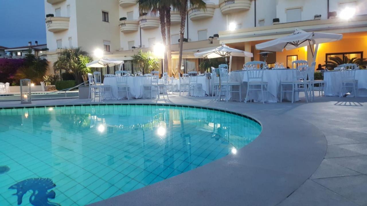 Sunshine Club Hotel Centro Benessere Ricadi Kültér fotó